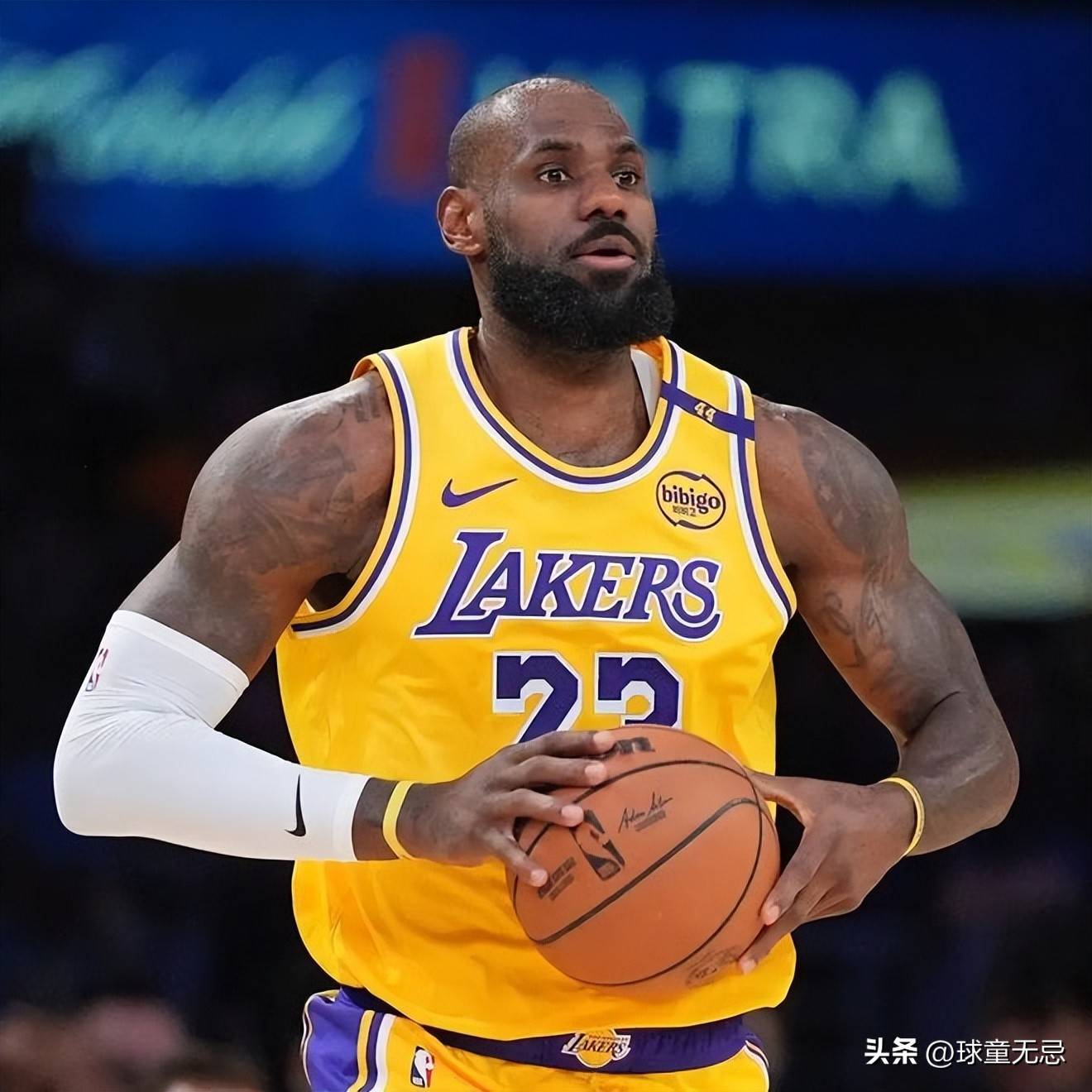 爱游戏娱乐-险胜引发热议！，詹姆斯在快船比赛中出色发挥赢得满堂喝彩的简单介绍-爱游戏娱乐