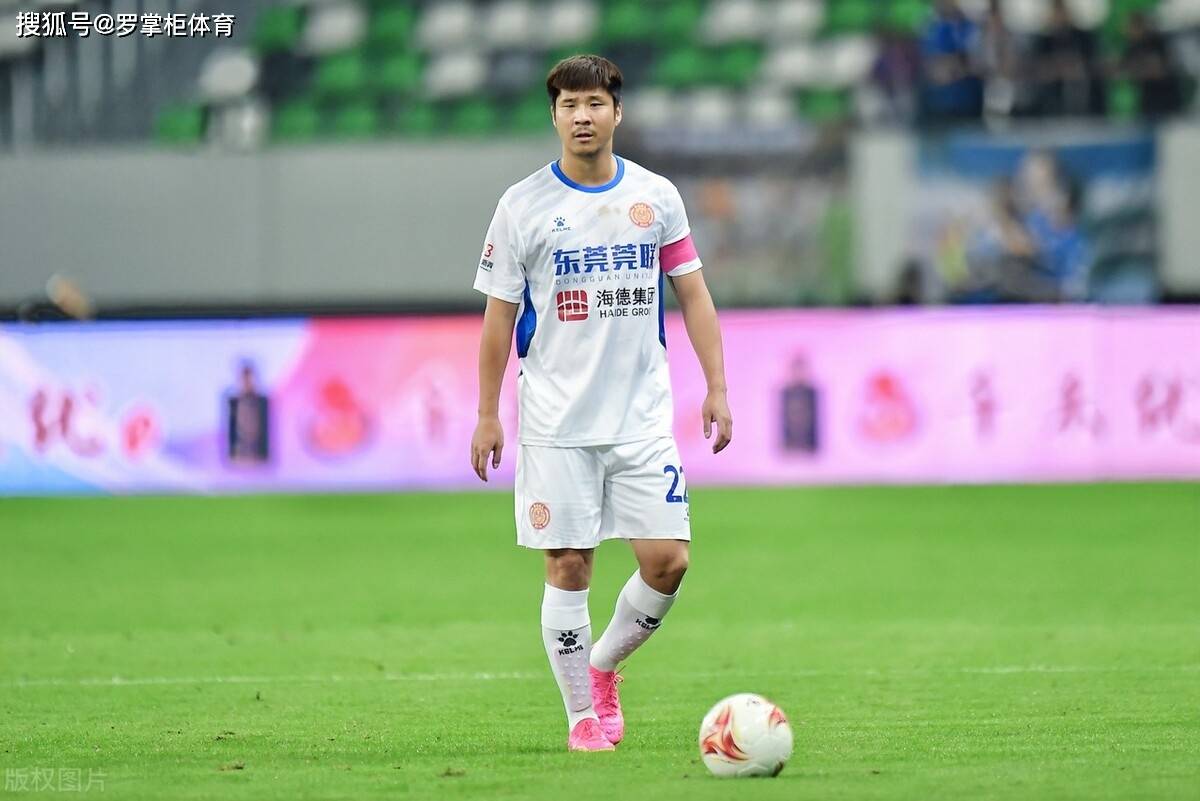 爱游戏娱乐-Uzi在阿森纳比赛中最后时刻胜出，反败为胜引发热议！上演精彩一战-爱游戏娱乐