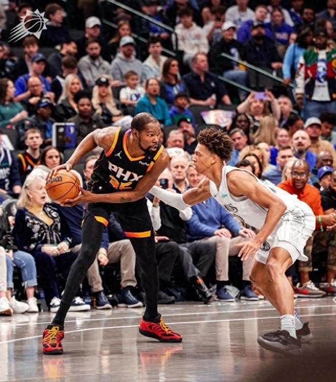 包含赛地聚焦：欧篮联转会期热度飙升，达拉斯独行侠状态回暖，引发热议，团队化学反应显著的词条