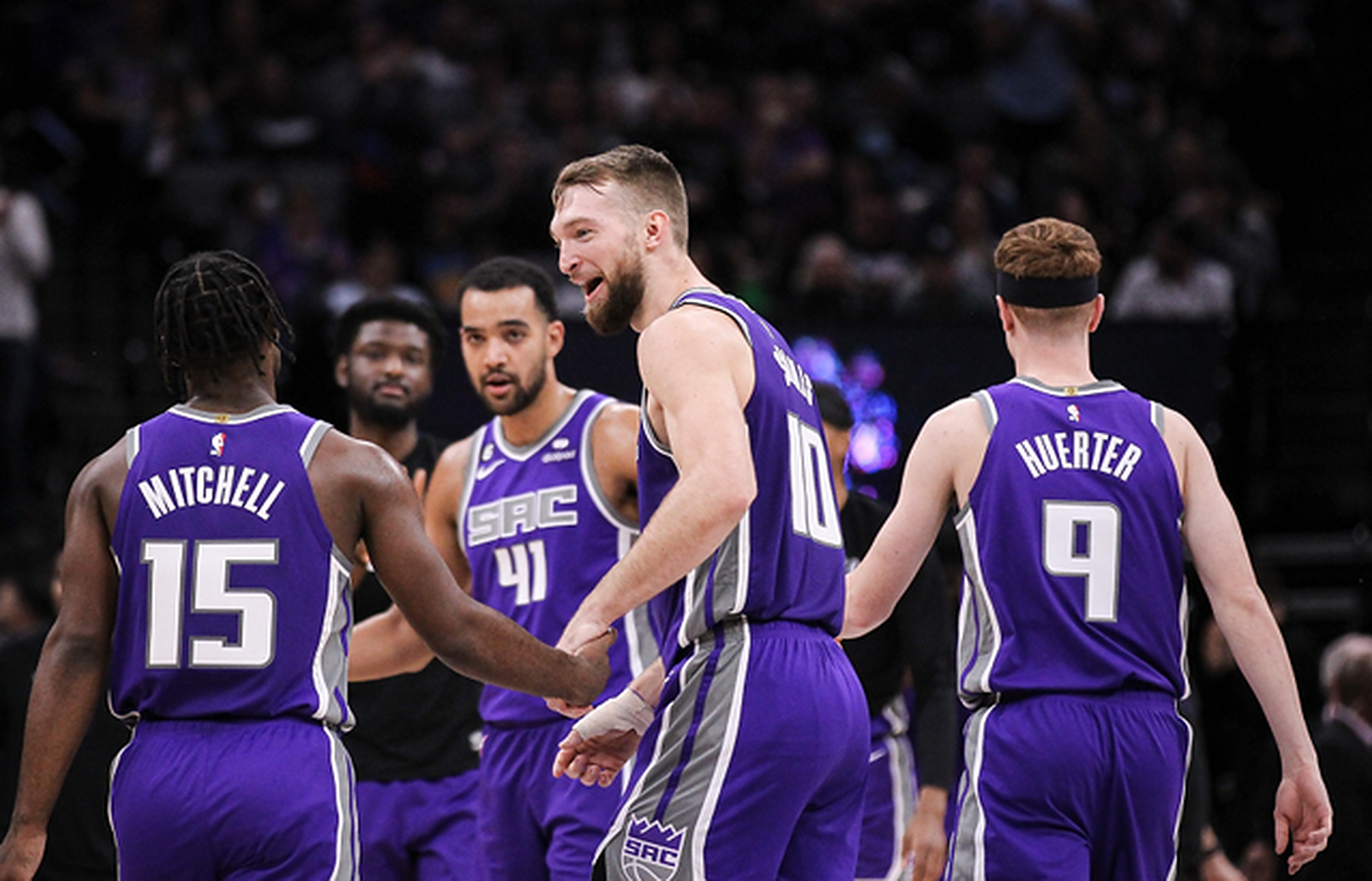 爱游戏娱乐-集结日密尔沃基雄鹿强势反弹——全明星赛节点到来，引发热议，阵容厚度经受考验的简单介绍-爱游戏娱乐